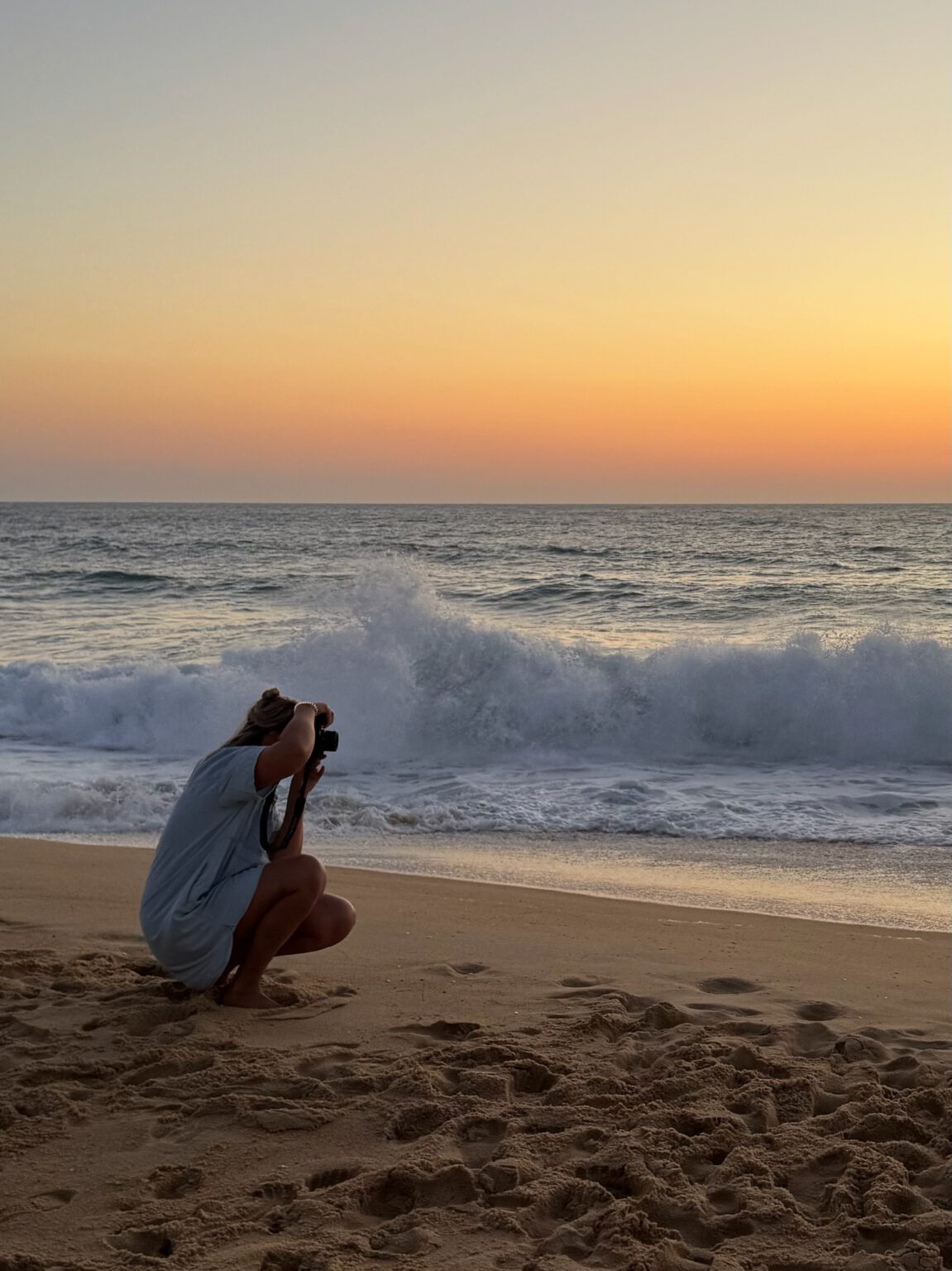 Jenny fotografiert am Meer