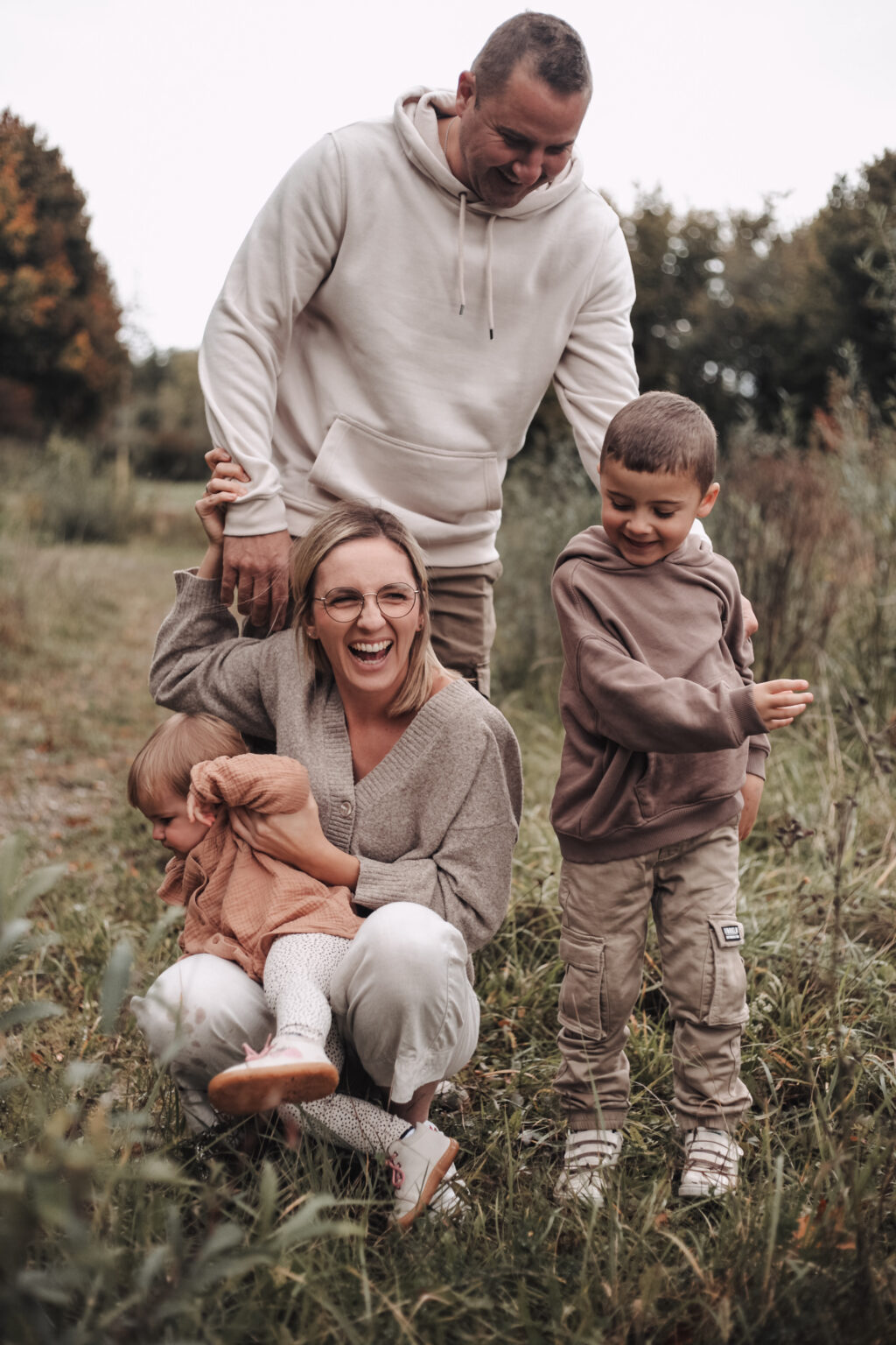 Familienshooting im Gras